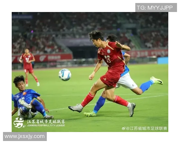 足球明星亲临扬州激情踢球视频精彩瞬间回顾 足球明星亲临扬州激情踢球视频精彩瞬间回顾